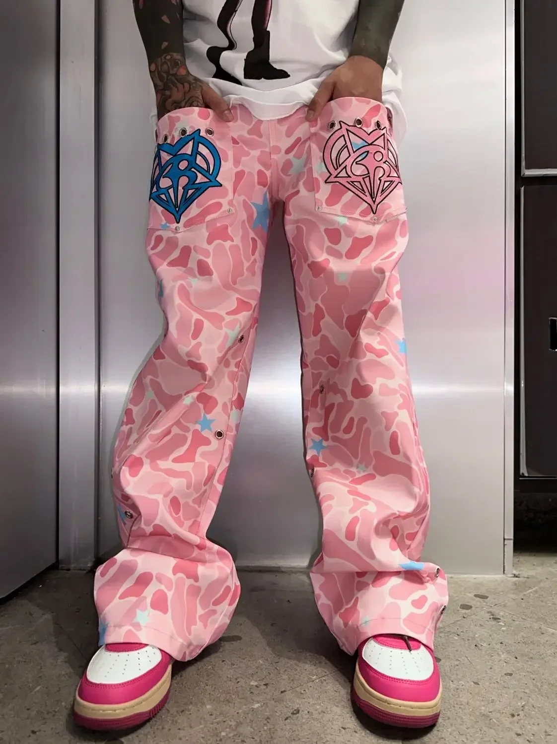 Jeans de perna larga reta unissex, calça de camuflagem feminina, jeans bordados rosa de rua, design pesado artesanal sentido, design hip hop