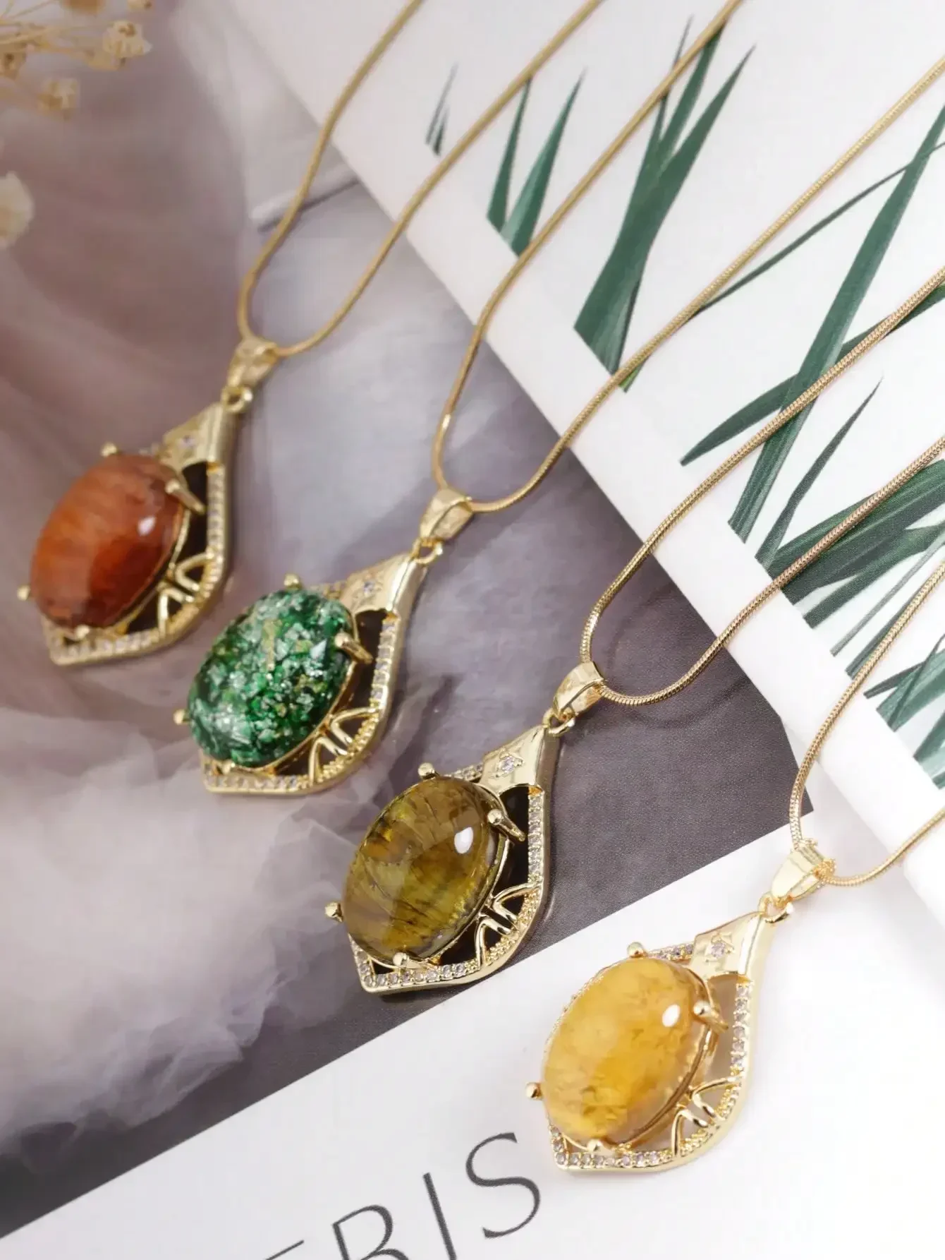 

1pc Stainless Steel "Leaf Knows Autumn" Egg Leaf Shape Necklace, Luxury 18K Gold Amber 4-Color Teardrop Pendant, Suitable For Wo