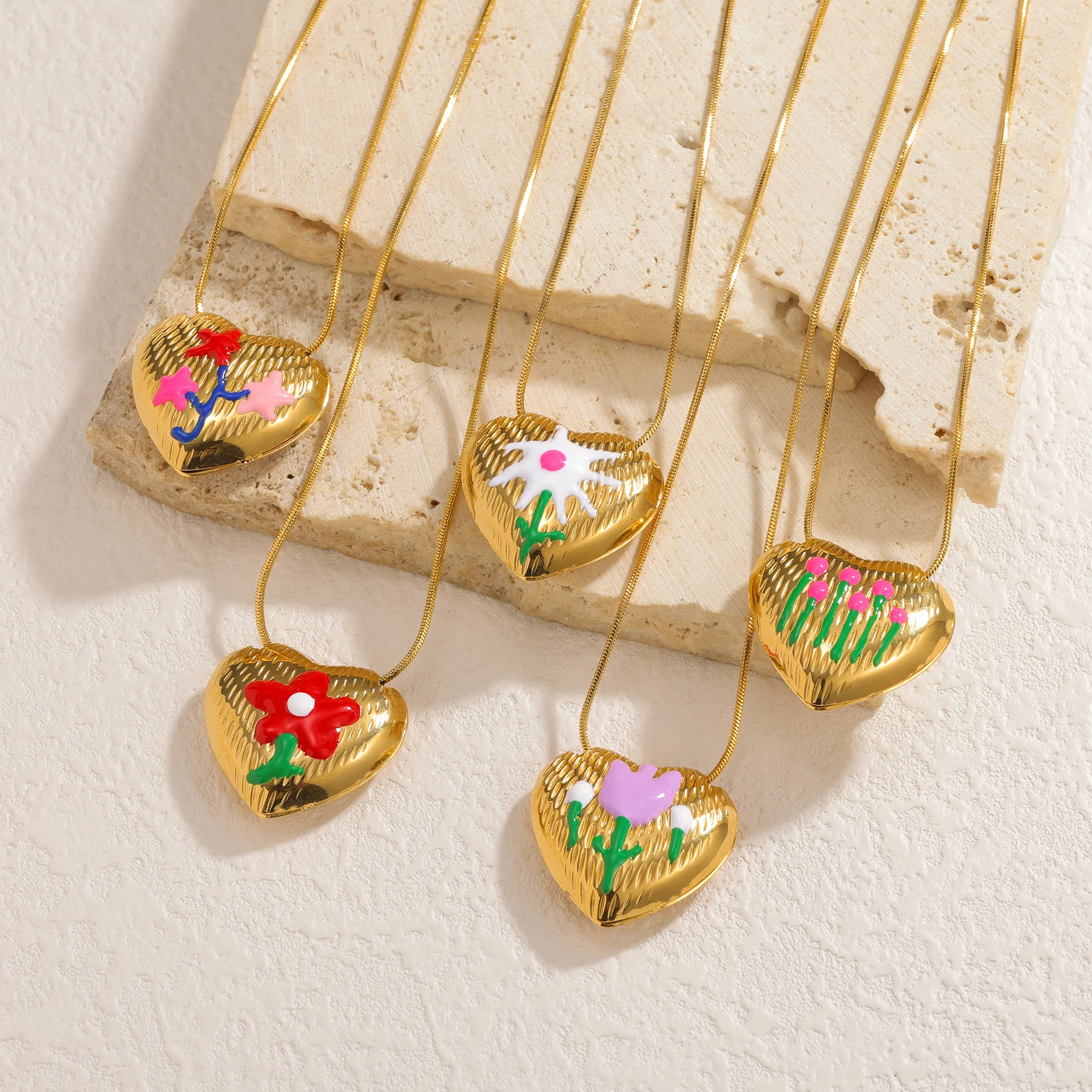 قلادة من الفولاذ المقاوم للصدأ على شكل قلب زهرة متعددة الأنماط من الزيت بالتنقيط من Kissmoon مثالية للنساء هدية يومية للمهرجانات