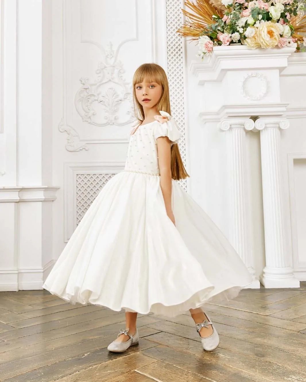 

Elegant Flower Girl Dress for Wedding Satin Short Sleeve With Pearls Long Kid First Communion Pageant Birthday Ball Gown