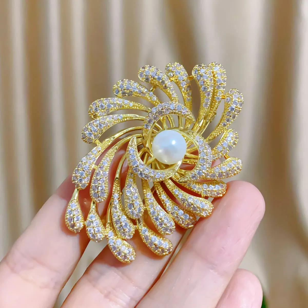 Japanese And Korean High-end Luxury Zircon Fireworks Brooch, Natural Pearl Temperament, Hundred Matching Decorations, Sunflower