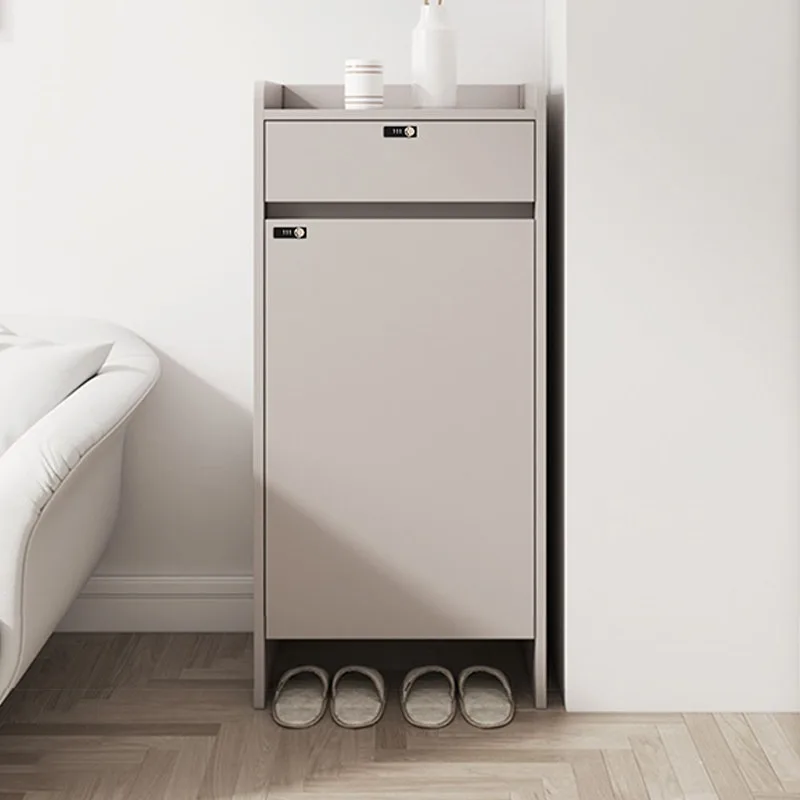 Abschließbarer Schuhschrank, ultraschmaler Schuhschrank, kleiner Schuhschrank für kleine Wohnungen im Flur am Haustürbereich, kleine Größe.