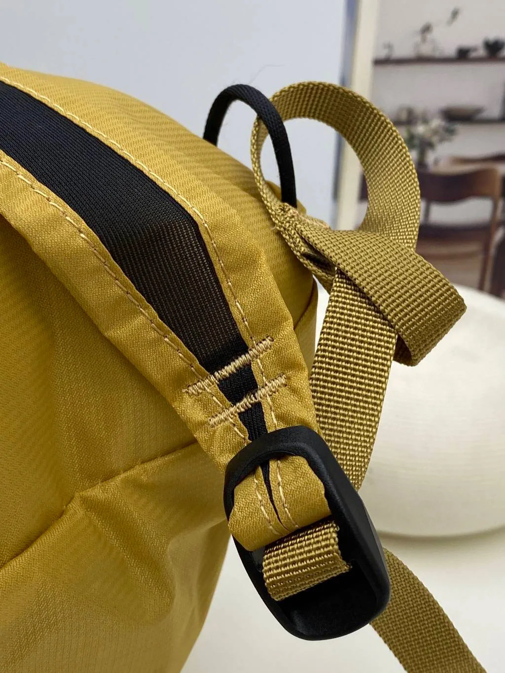 HELLAD-Sac à Dos Étanche avec Logo Brodé de Haute Qualité, Idéal pour le Camping, la Randonnée, le Trekking en Plein Air, le dehors et les Voyages, 15l