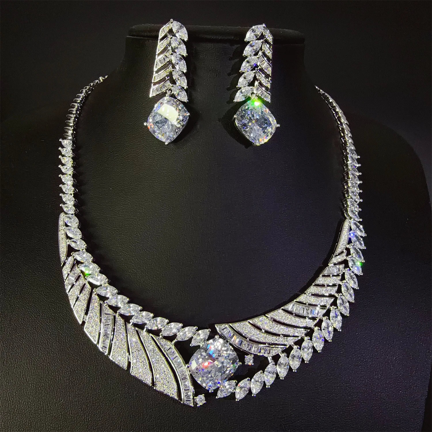

New sliver color set Stunning Crowd Jewelry Necklace Earrings Womens Dress Decoration Nigerian Wedding Party Bridal Gift M-905