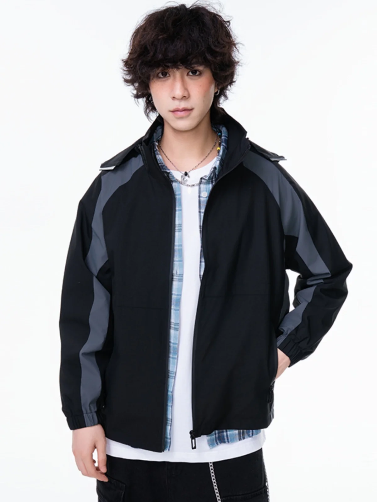 

Мужская демисезонная повседневная ветрозащитная куртка: молодежная, модная, универсальная, для отдыха, студенческая, с капюшоном, на молнии, из полиэстера и нейлона.