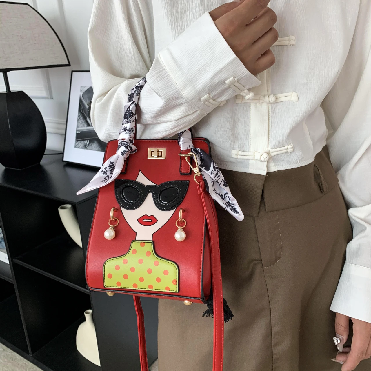 Marken-Umhängetaschen für Damen, hochwertiges PU-Leder, Cartoon-Mädchen-Brillen-Umhängetasche, modische Geldbörsen und Handtaschen, Designer-Tasche – Detail 11