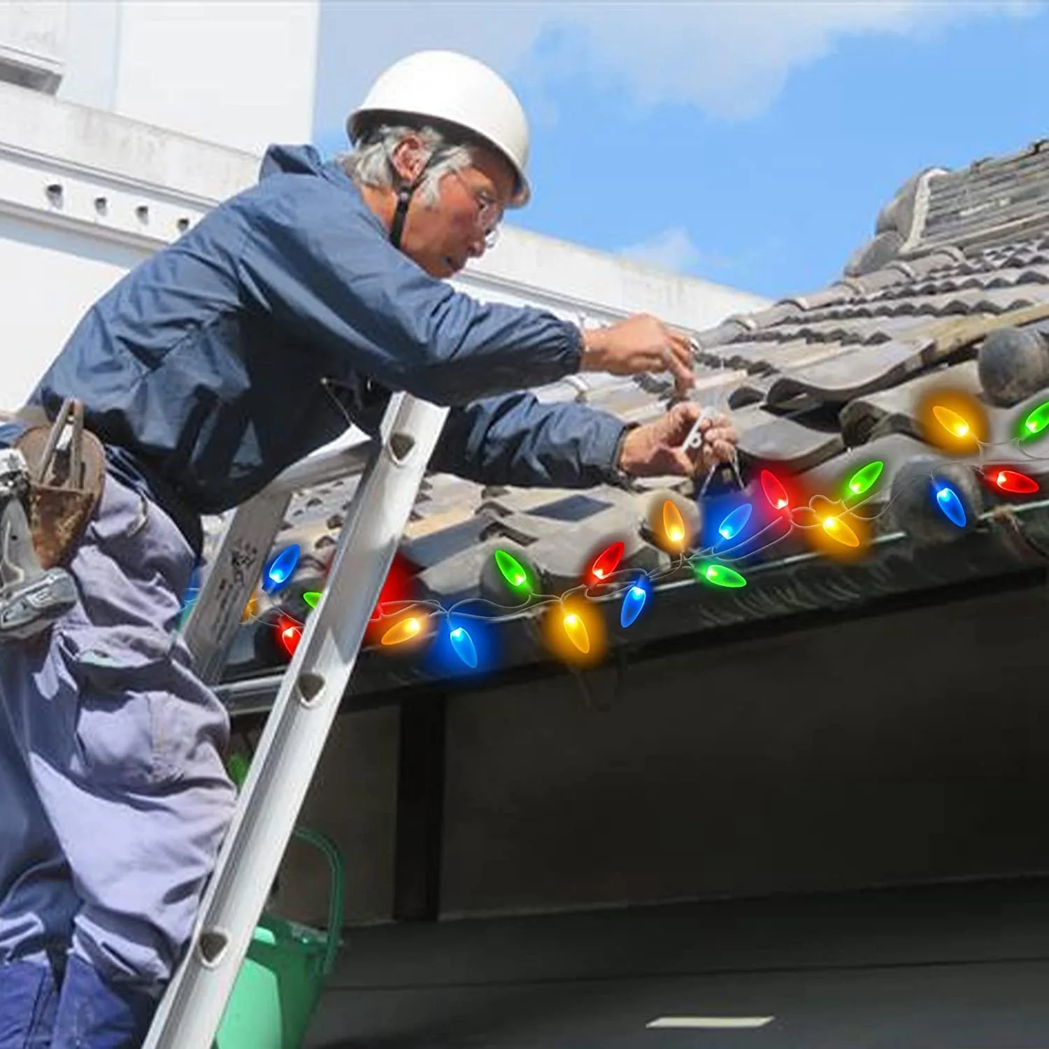 

120 Pack Christmas Light Clips Outdoor -Weatherproof Christmas Light Hangers Gutter Hooks for Christmas Holiday White HOT