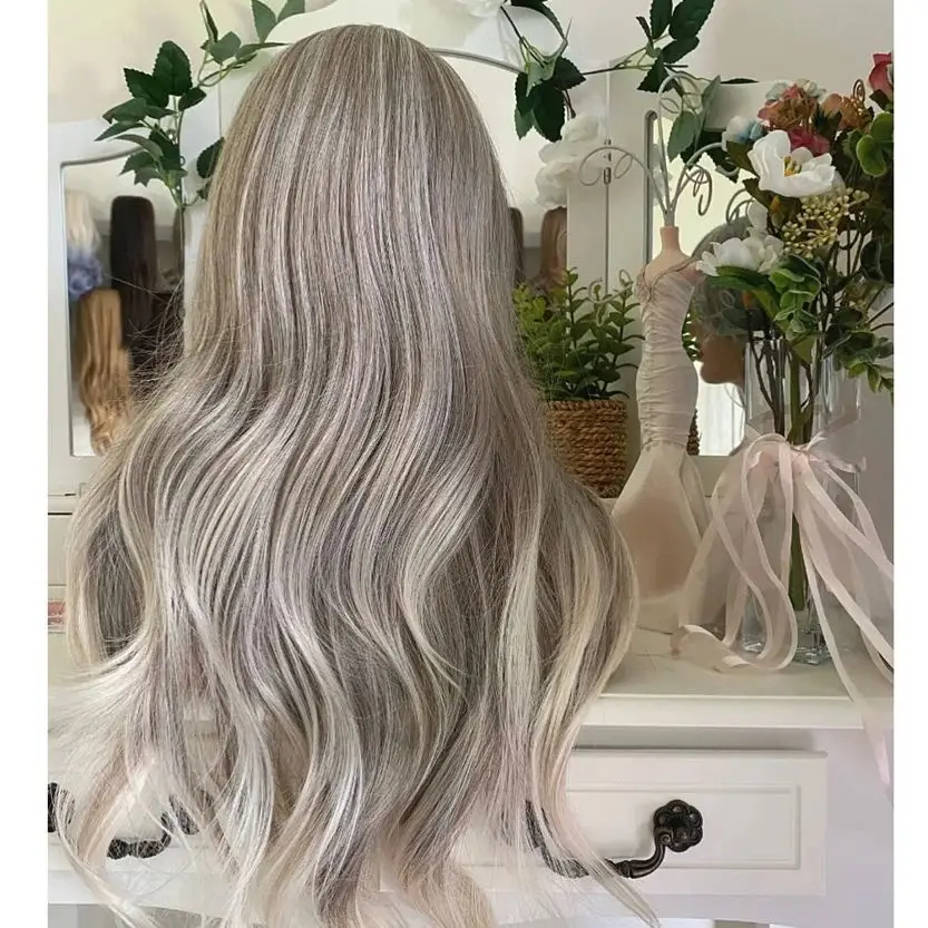 Ombre Ash Grey Platinum Wig longgar berwarna gelombang HD transparan renda depan Wig dengan poni sintetis untuk wanita tanpa lem