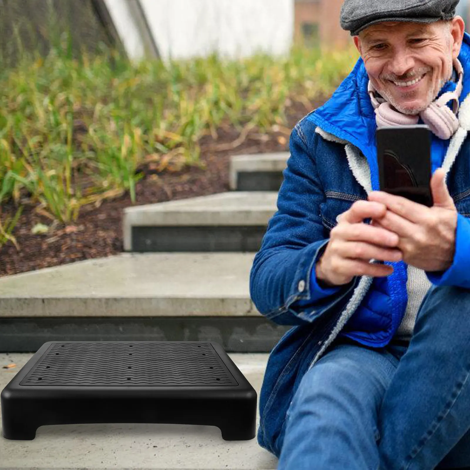 

Anti-Slip Step Stool for Elderly Plastic Step Platform Non-Slip Surface Indoor Outdoor Versatile Stackable Footrest for Bed Desk