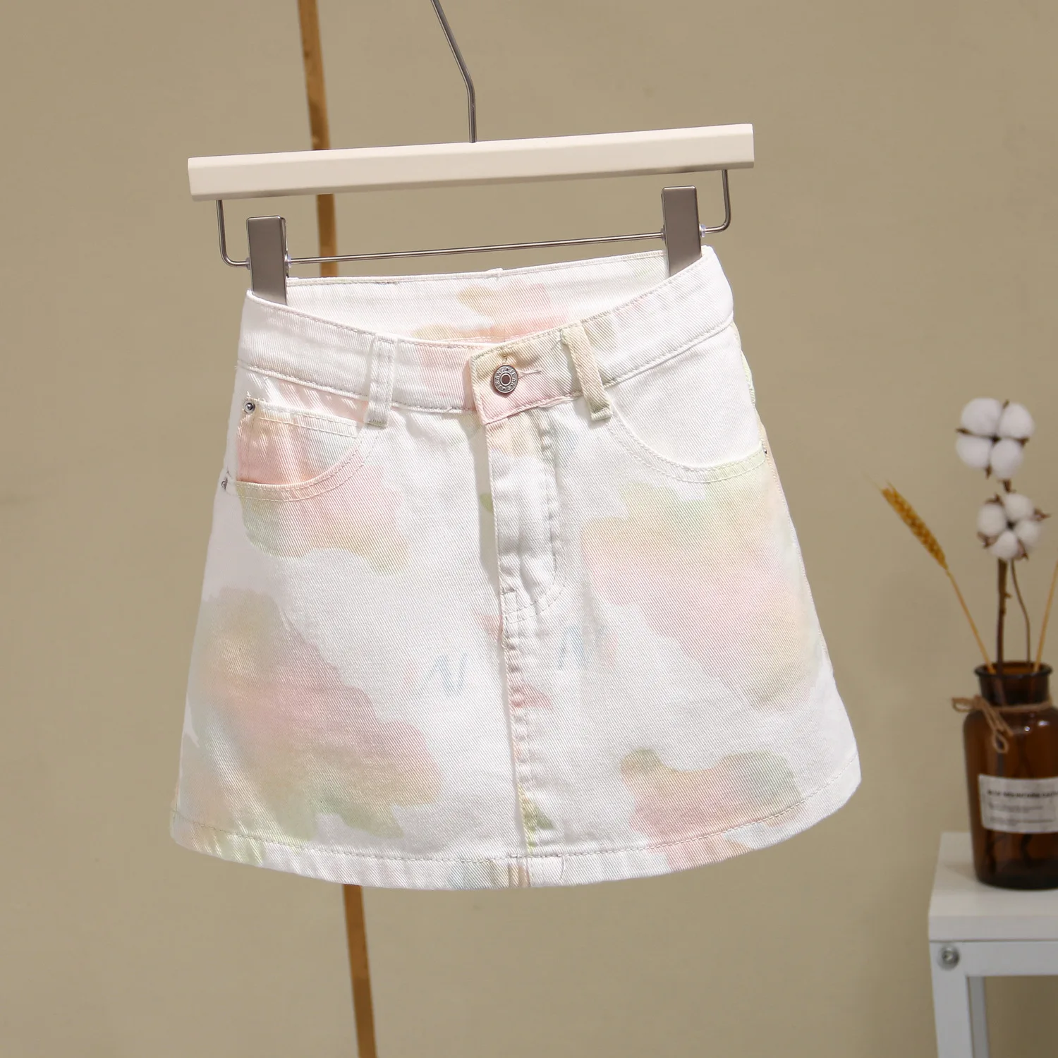 

Small fragrant wind tie-dyed white denim skirt female 2024 summer high waist fashion slim Joker A-bag hip skirt. white skirt