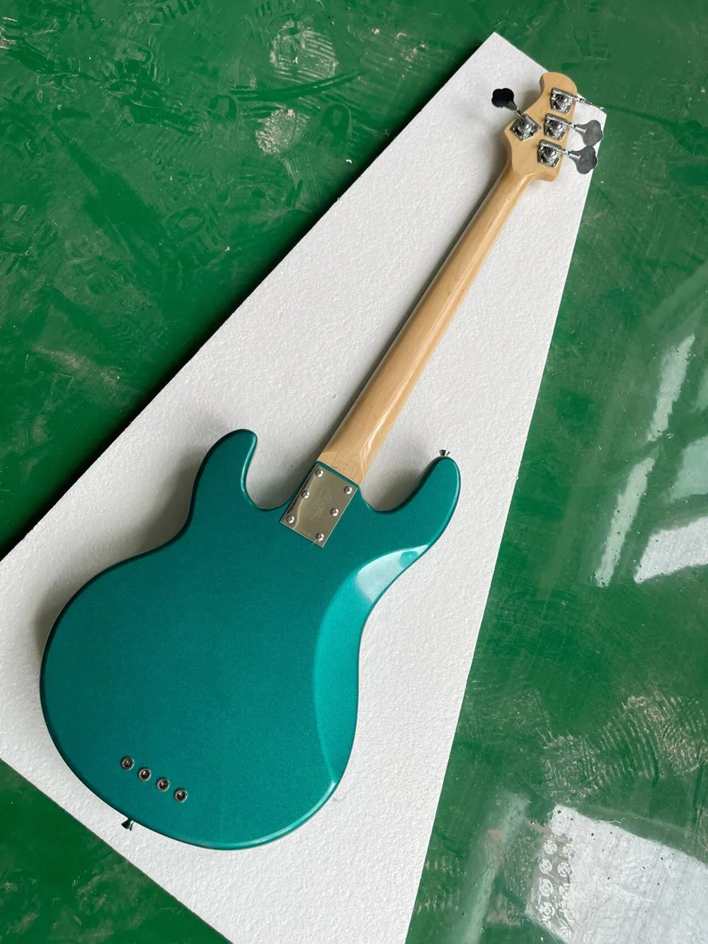 Metal Green Body 4 Strings Electric Bass Guitar with Maple Neck,Chrome Hardware,Provide customized service