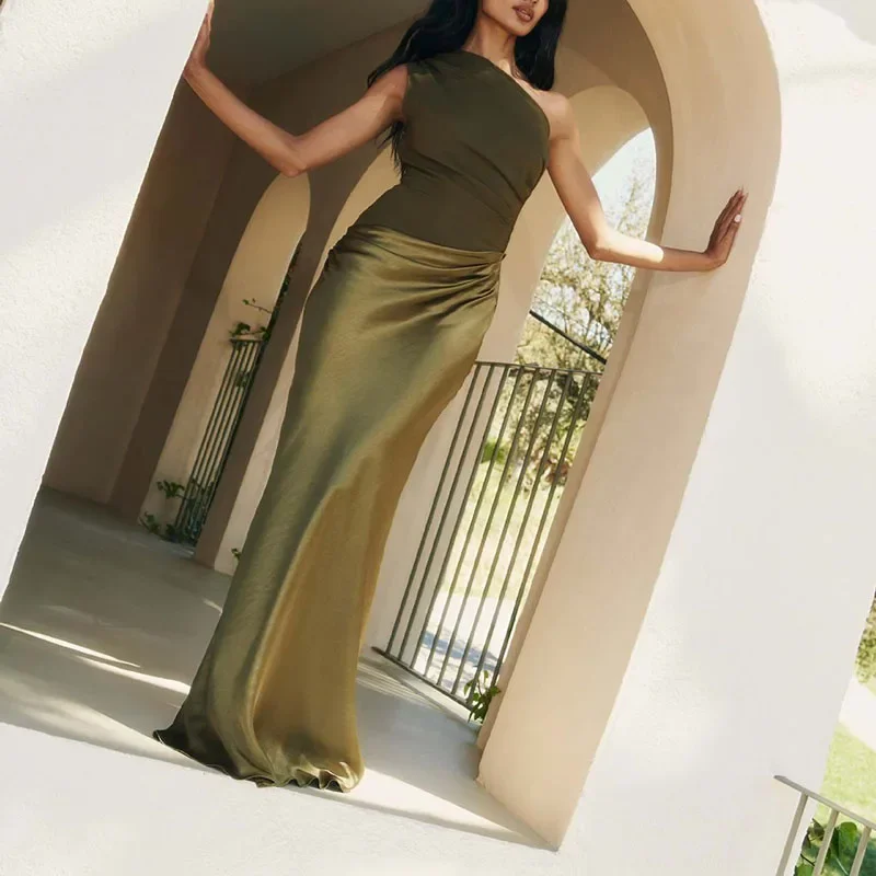 セクシーなワンショルダーエレガントなスプライシングロングドレスレディーススキュー襟中空自由奔放に生きるドレス春夏背中の開いたノースリーブパーティードレス