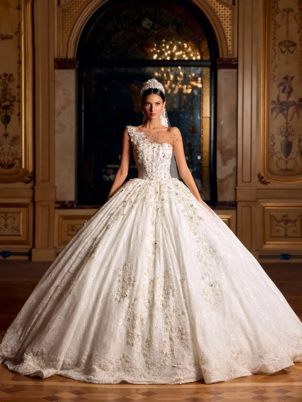 Modern Appliques Wedding Dresses Crystal Bridal Ball Gowns Backless Princess Sleeveless Customized Vestidos De Novia