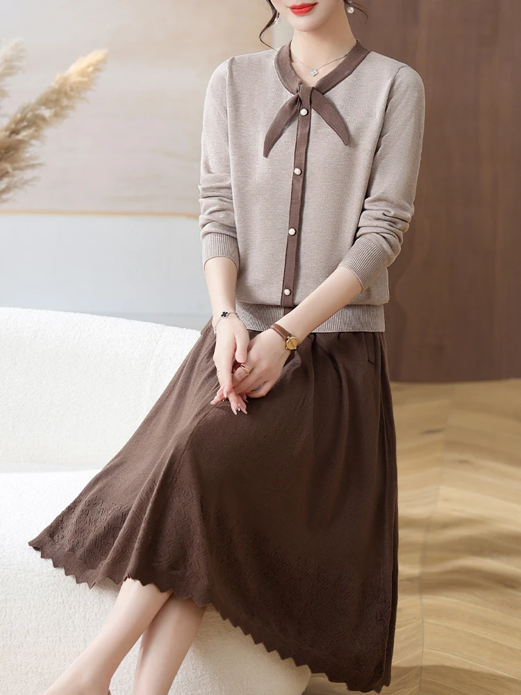 

Модный осенний комплект для женщин среднего возраста: вязаный топ и юбка, комплект из двух предметов, свободный крой, V-образный вырез, стандартный размер.