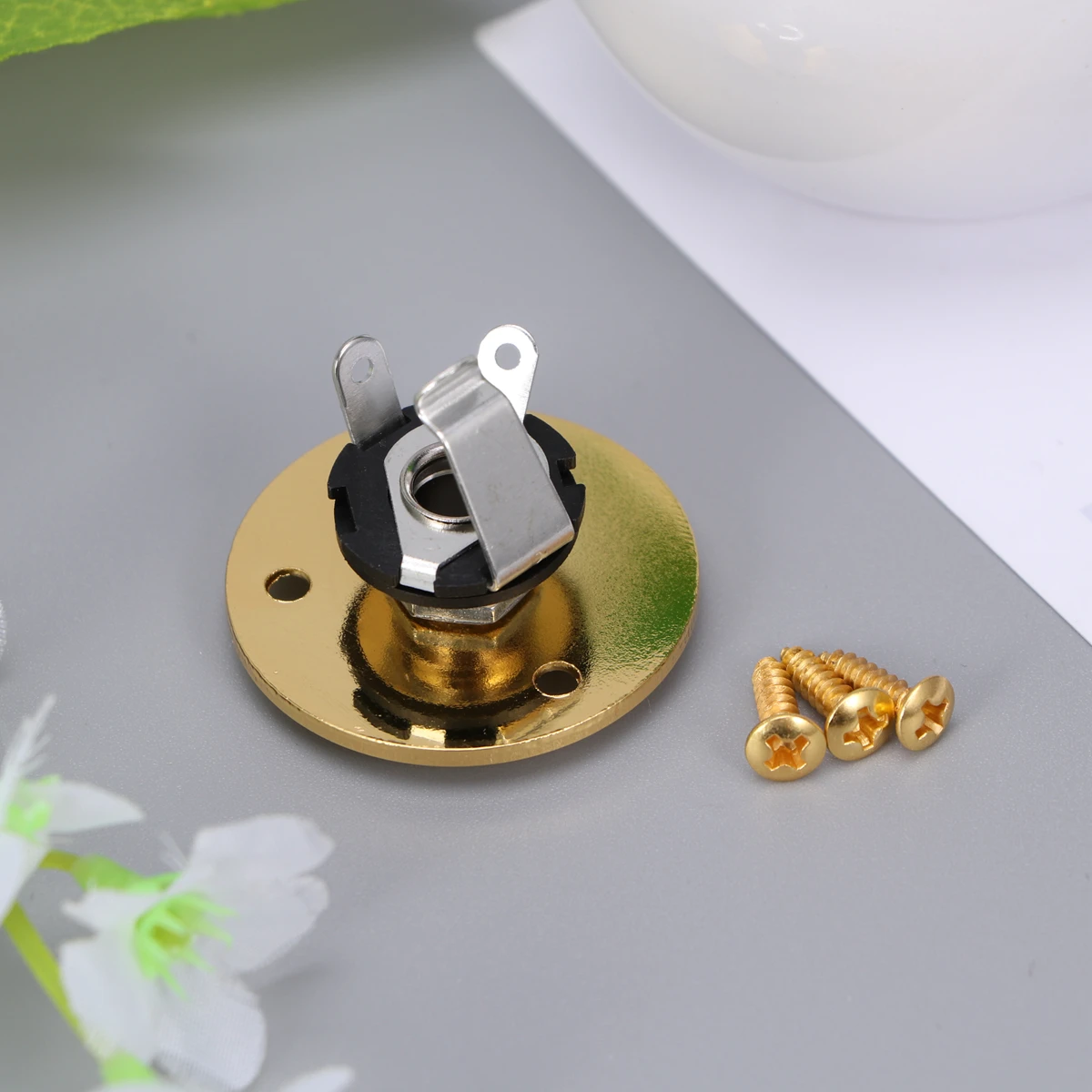 

Golden 6.35Mm Round Guitar Output Jack Socket With Screws For Electric Bass Acoustic Guitar Replacement Durable Metal Plate