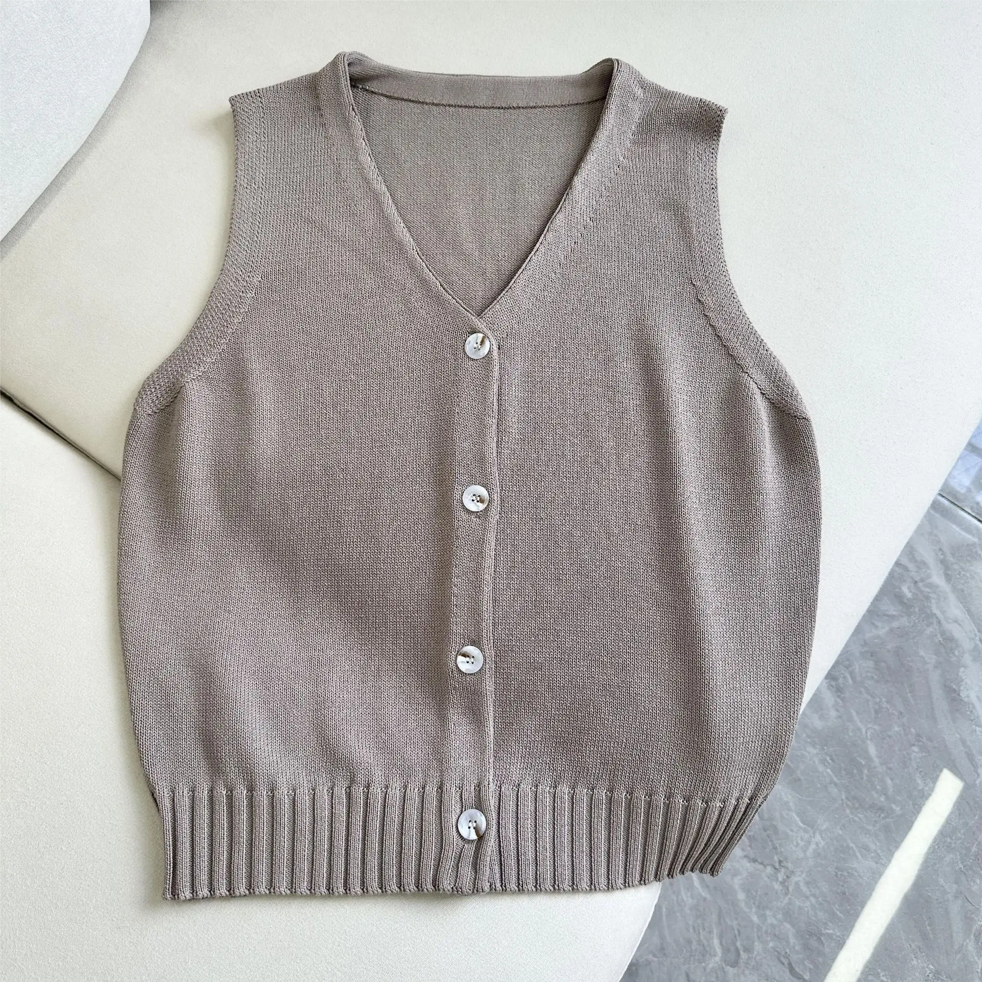 24  Autumn New Product Retro Style Fashionable V-neck Sleeveless Knitted Vest Slimming Cardigan