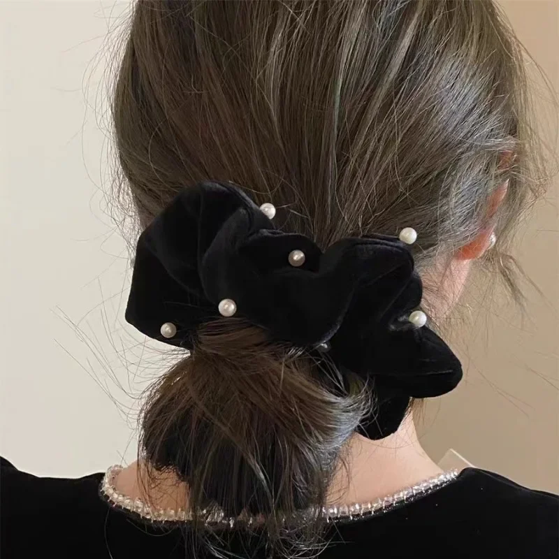 

Fashion Women Black Velvet Hair Scrunchies Vintage Pearl Elastic Hair Bands Elegant Hair Ties Simple Ponytail Holder Head Bands