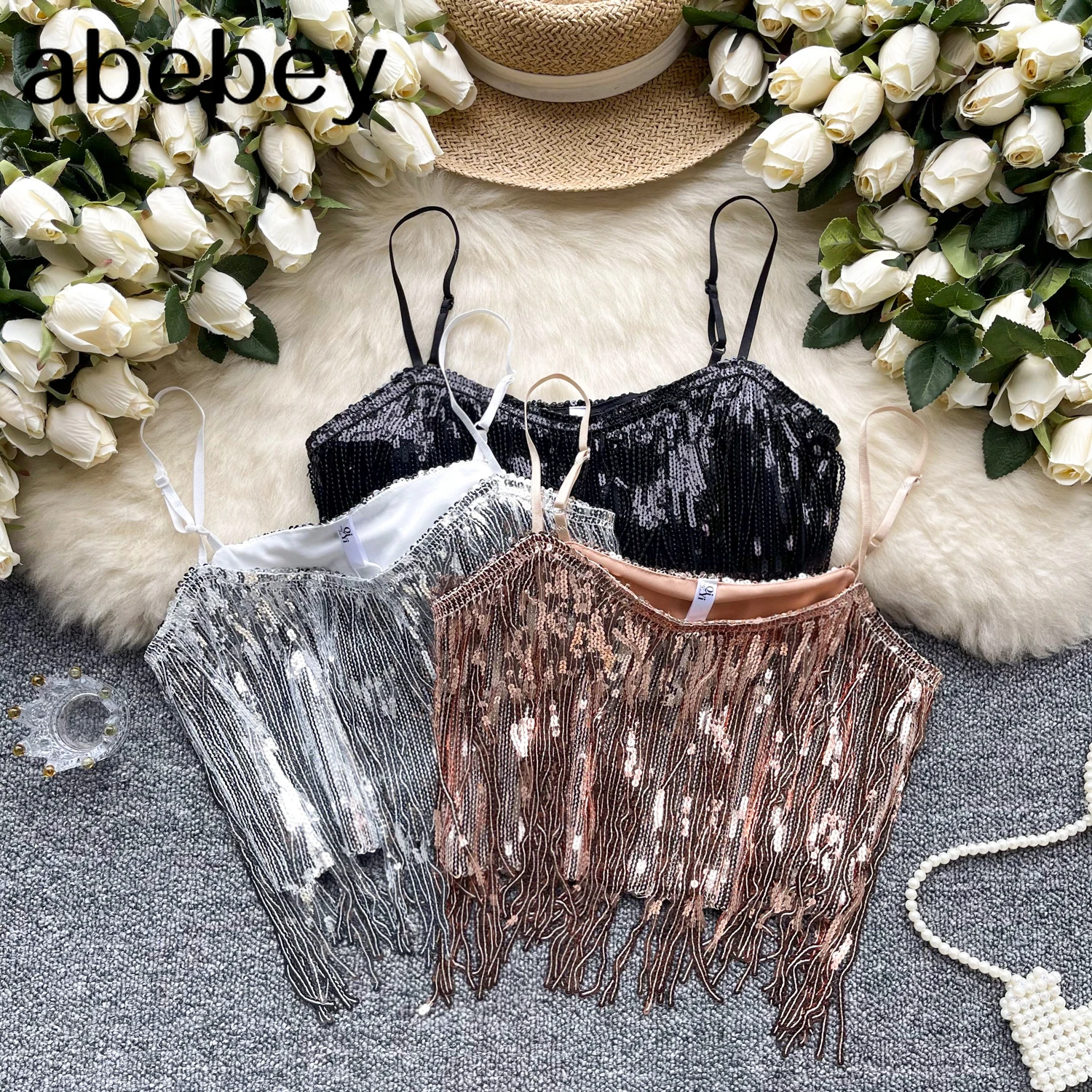 

Сексуальный укороченный топ с кисточками на шее для женщин, модные короткие уличные шикарные женские футболки без рукавов, 2026, модный топ, короткая футболка