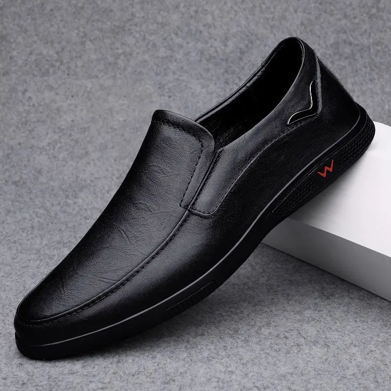 Men Casual Shoes outdoor Luxury Brand 2024 genuine Leather Mens Loafers Moccasins Breathable Slip on Black Driving Shoes men