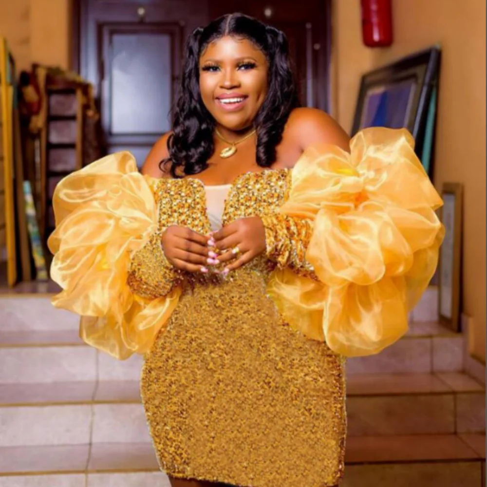 Aso Ebi Plus Size abiti da ballo con spalle scoperte Ruffles maniche a sbuffo abiti da sera corti Robe De Soiree Mini abito da festa formale