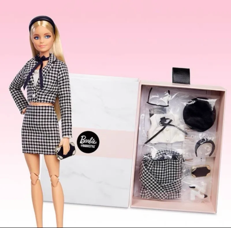 

Новая элегантная повседневная одежда для кукол: комплект с черно-белой юбкой в клетку, беретом и солнцезащитными очками для коллекции нарядов, подарок для девочек.