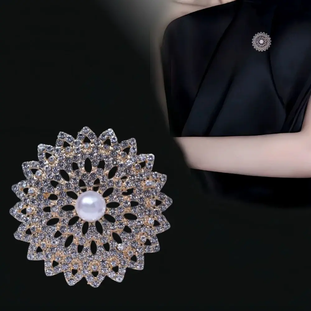 Hollow Out Big Flower Brooches for Women Imitation Pearl Luxury Crystal Rhinestones Brooch Pins Elegant Clothes Jewelry Gifts
