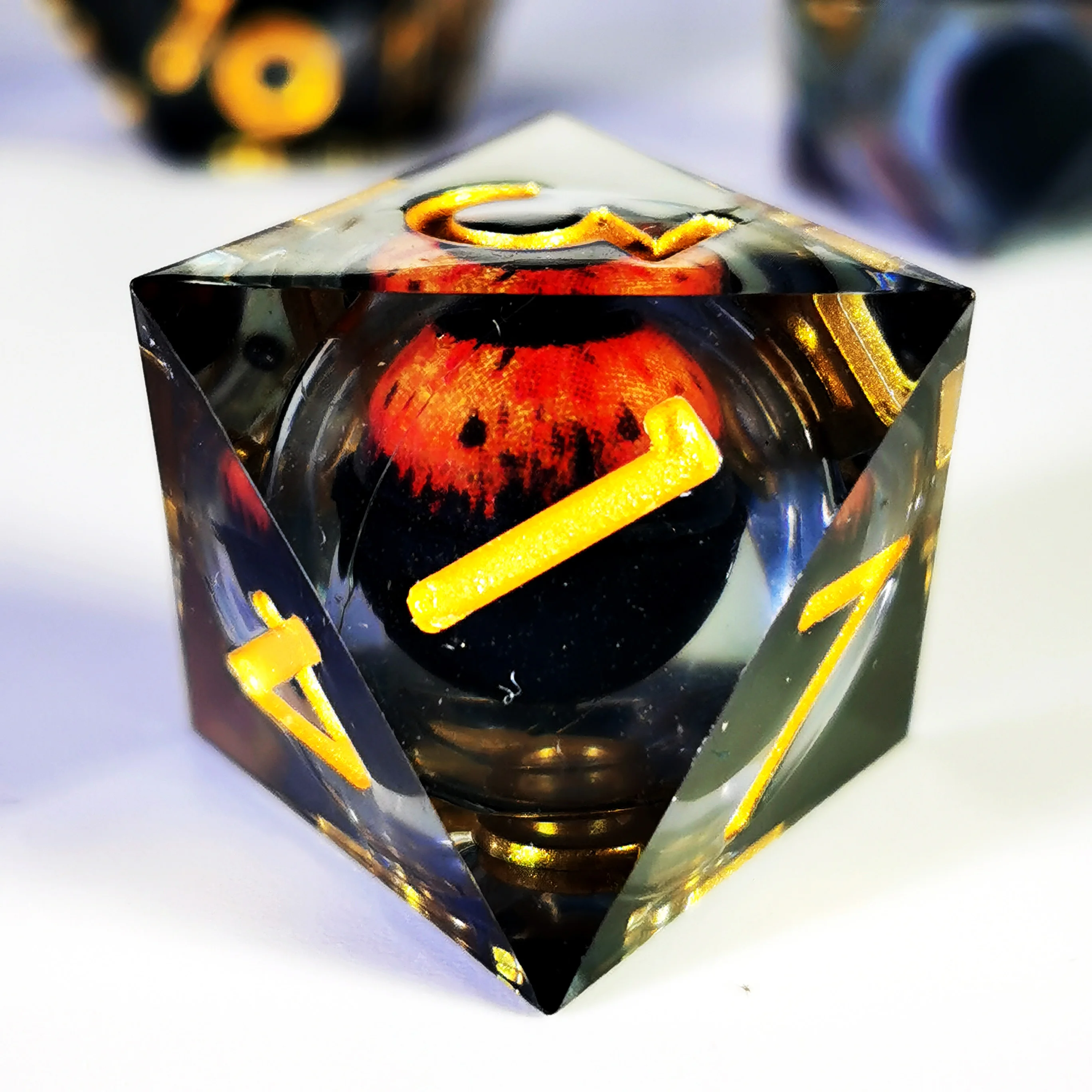 Set di dadi DnD con occhio di drago rotante - 7 dadi poliedrici in resina, numeri gialli trasparenti per giochi RPG D&D
