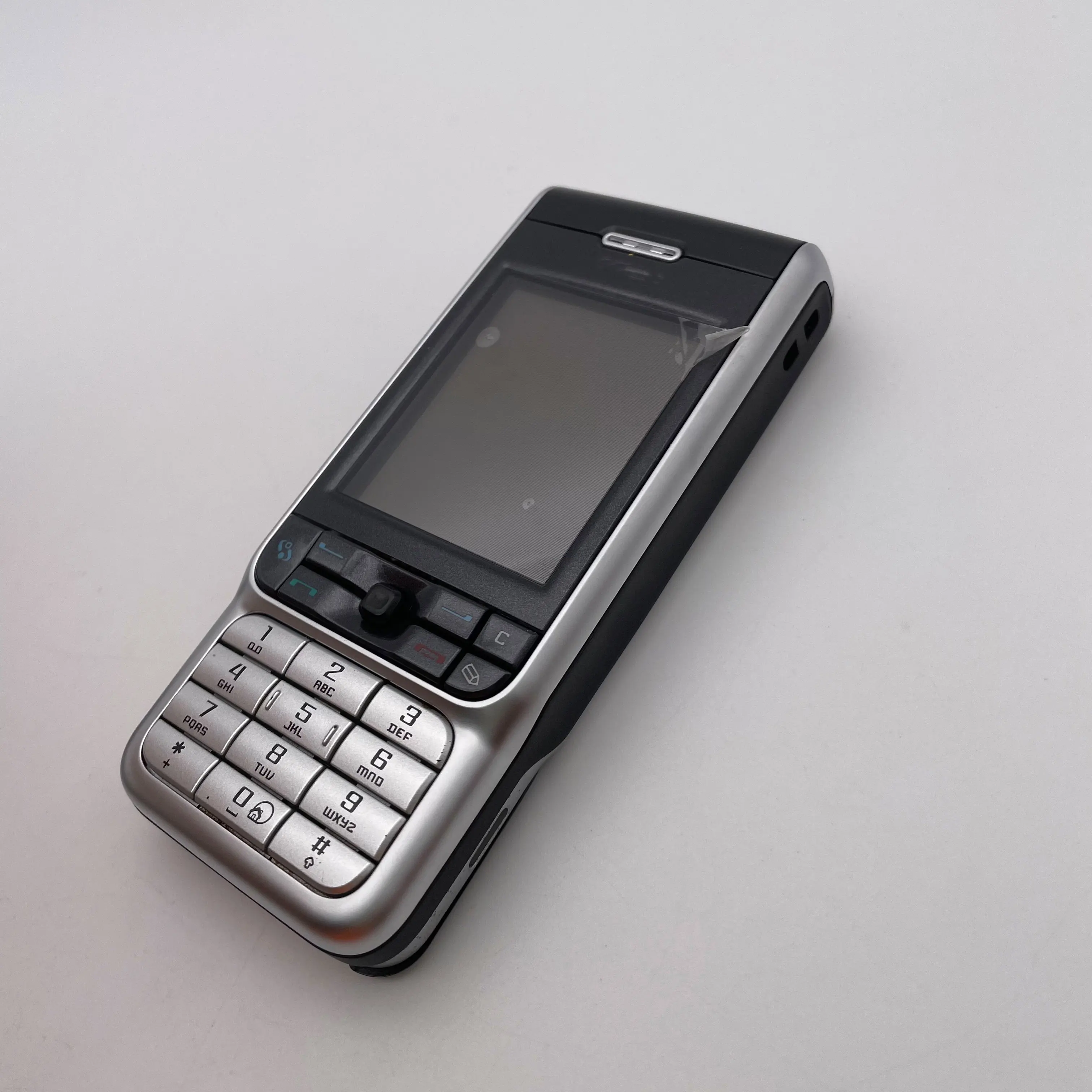 هاتف محمول أصلي غير مقفول 3230 بشريحة واحدة GSM 900/1800 مزود بتقنية البلوتوث ولوحة مفاتيح عربية روسية مصنوعة في فنلندا