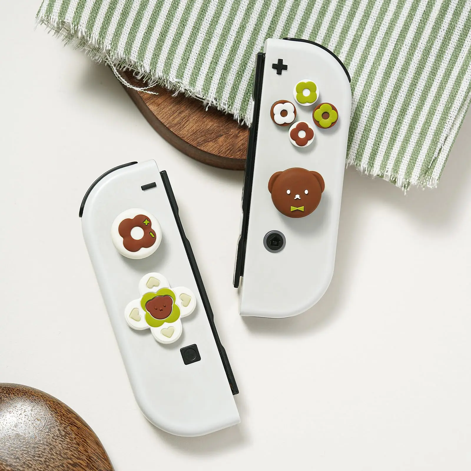 مجموعة أغطية أزرار GeekShare Cross D-Pad قبعات قبضة الإبهام متوافقة مع Switch/OLED، أغطية غطاء أزرار المفاتيح ABXY، كوما دونات