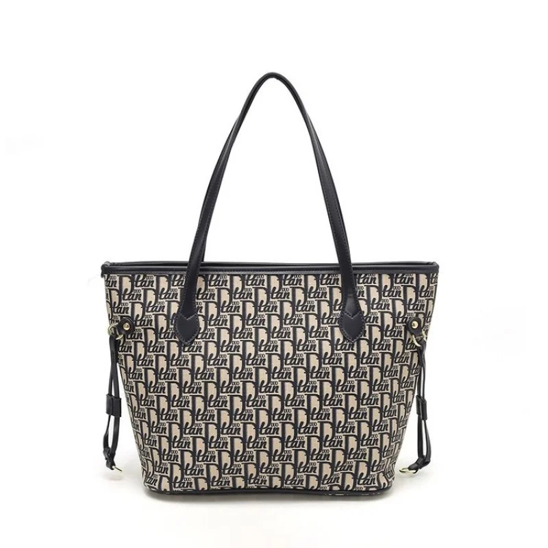 

High-End Women's Messenger Bag Made Of Wave-Patterned Leather Boasting Paris High-End Commuter Look​