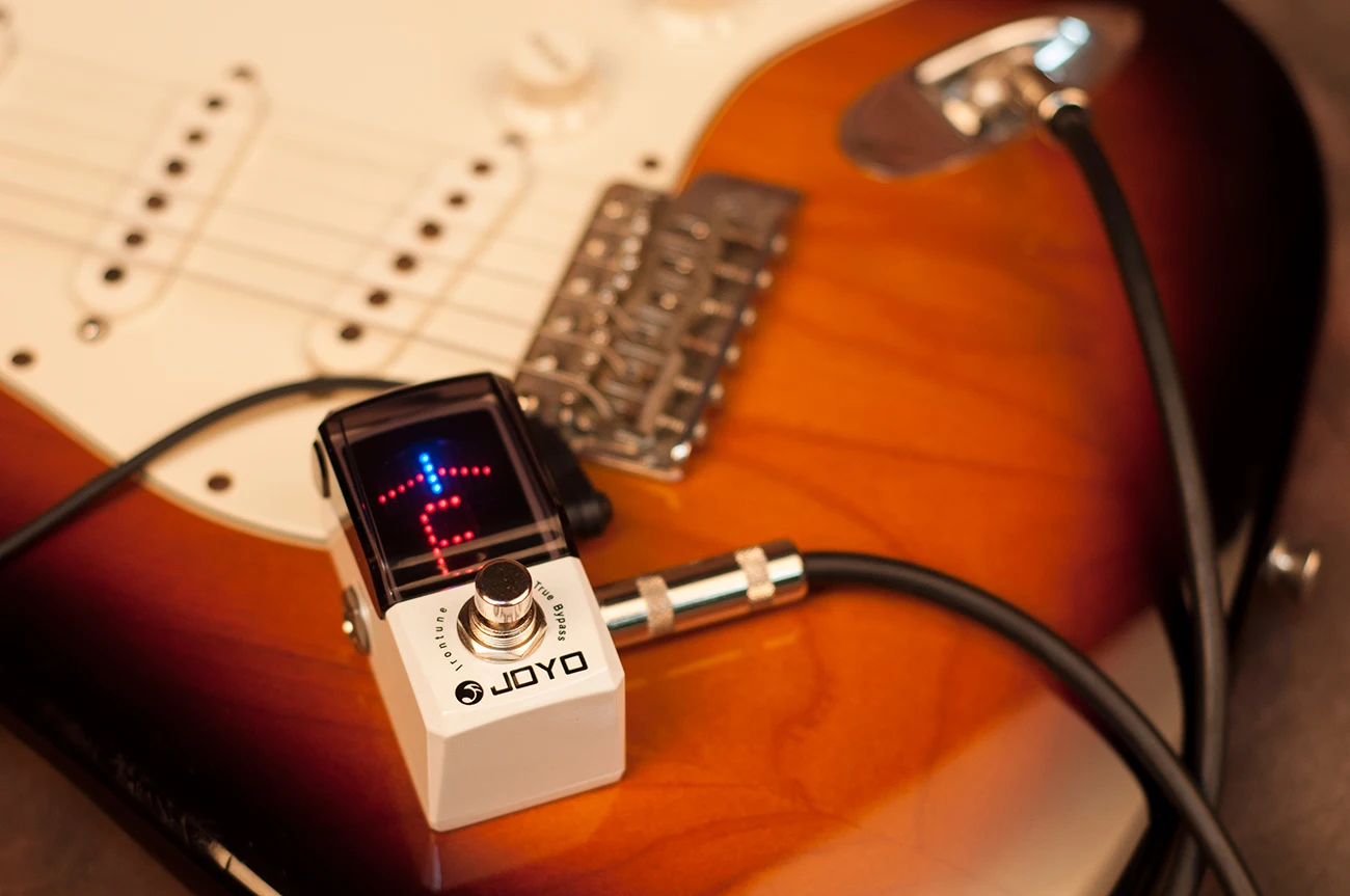 Hooqu Hot Selling JF-326 Irontune Compact Design Pedal Tuner With Semi-Transparent Flip-Top LED Display Tuner For Guitar Or Bas