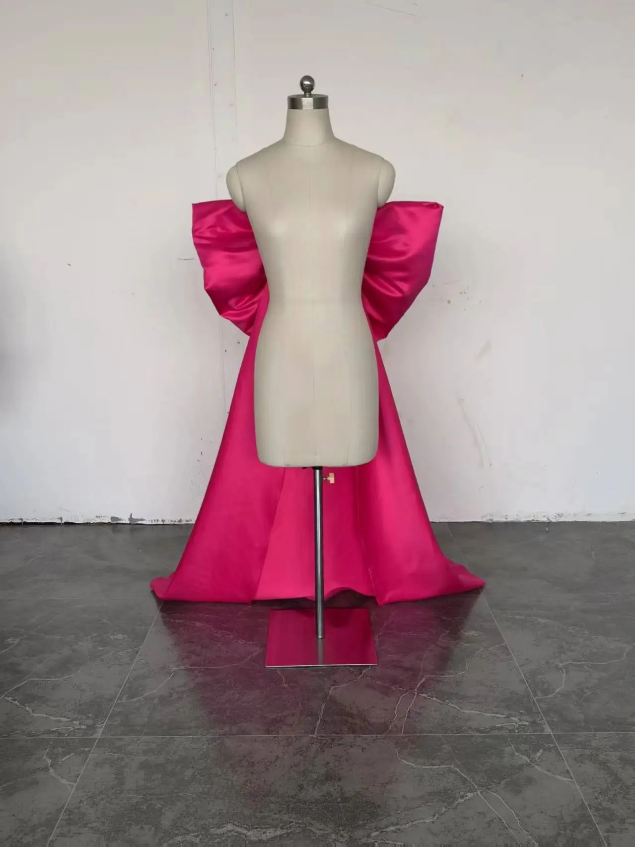 Fuschia Satin Big Bow With Two Layers Long Ribbons Formal Dress Oversize Knots Removable Train For Dresses Cape Customized 2025