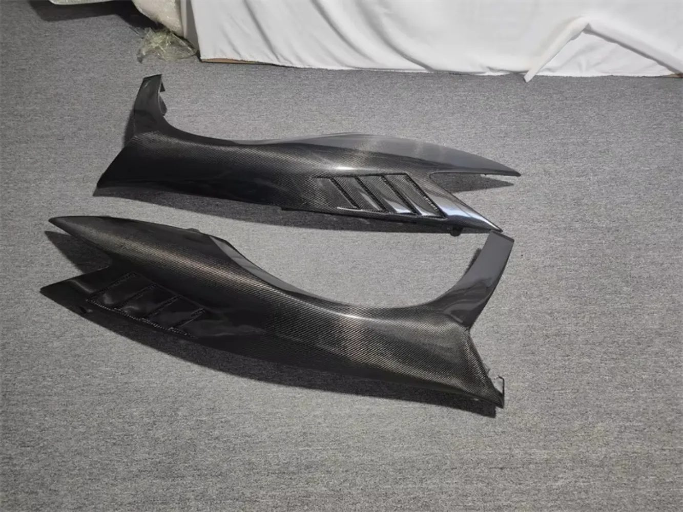 

A-style Carbon Fiber Front Fender Carbon Fiber Ventilation Front Fender Body Kit for Aventador LP700 LP720 LP750