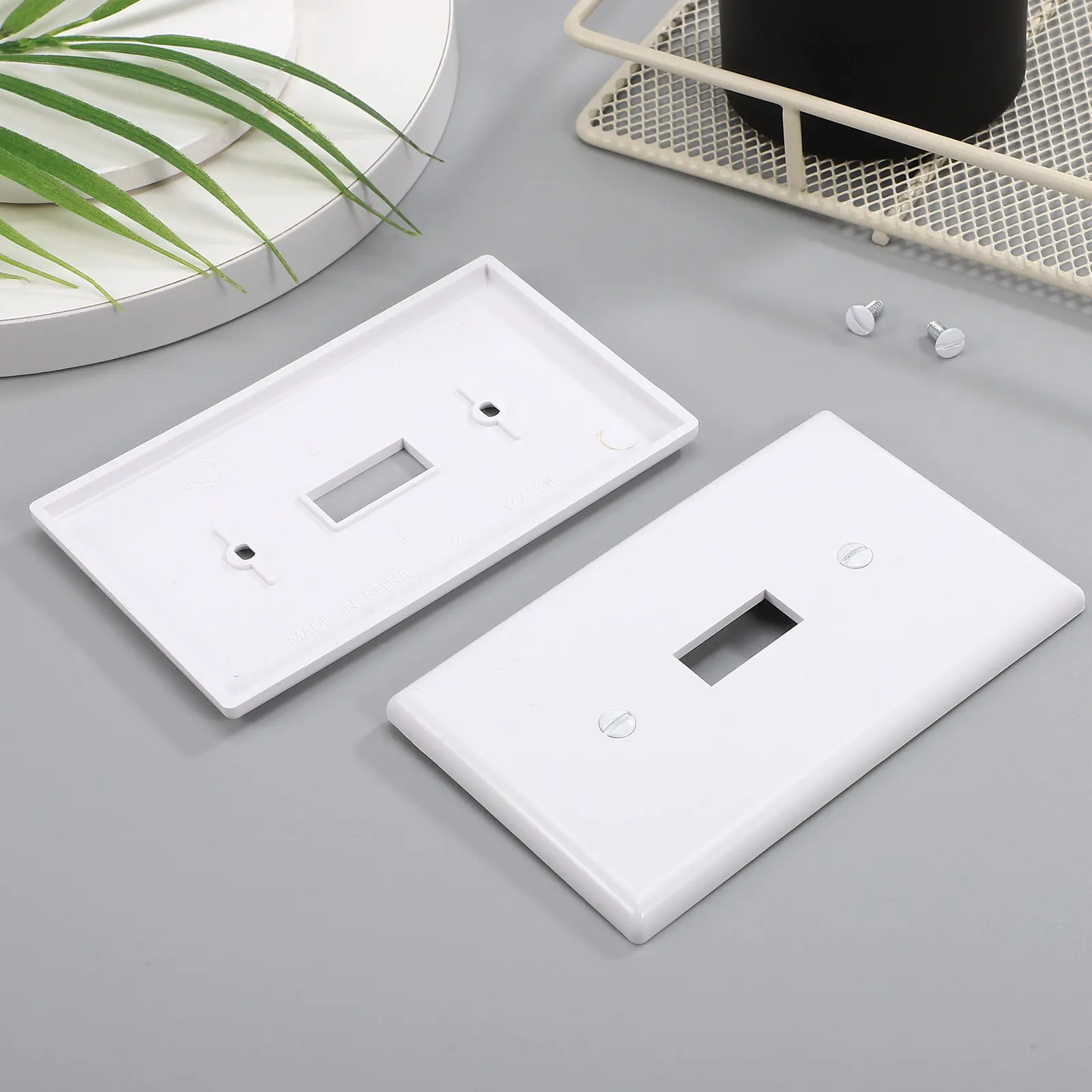 

4Pcs Toggle Switch Guard Cover Polycarbonate Wall Plate Impact Resistant Temperature Stable Easy Maintain Smooth Surface