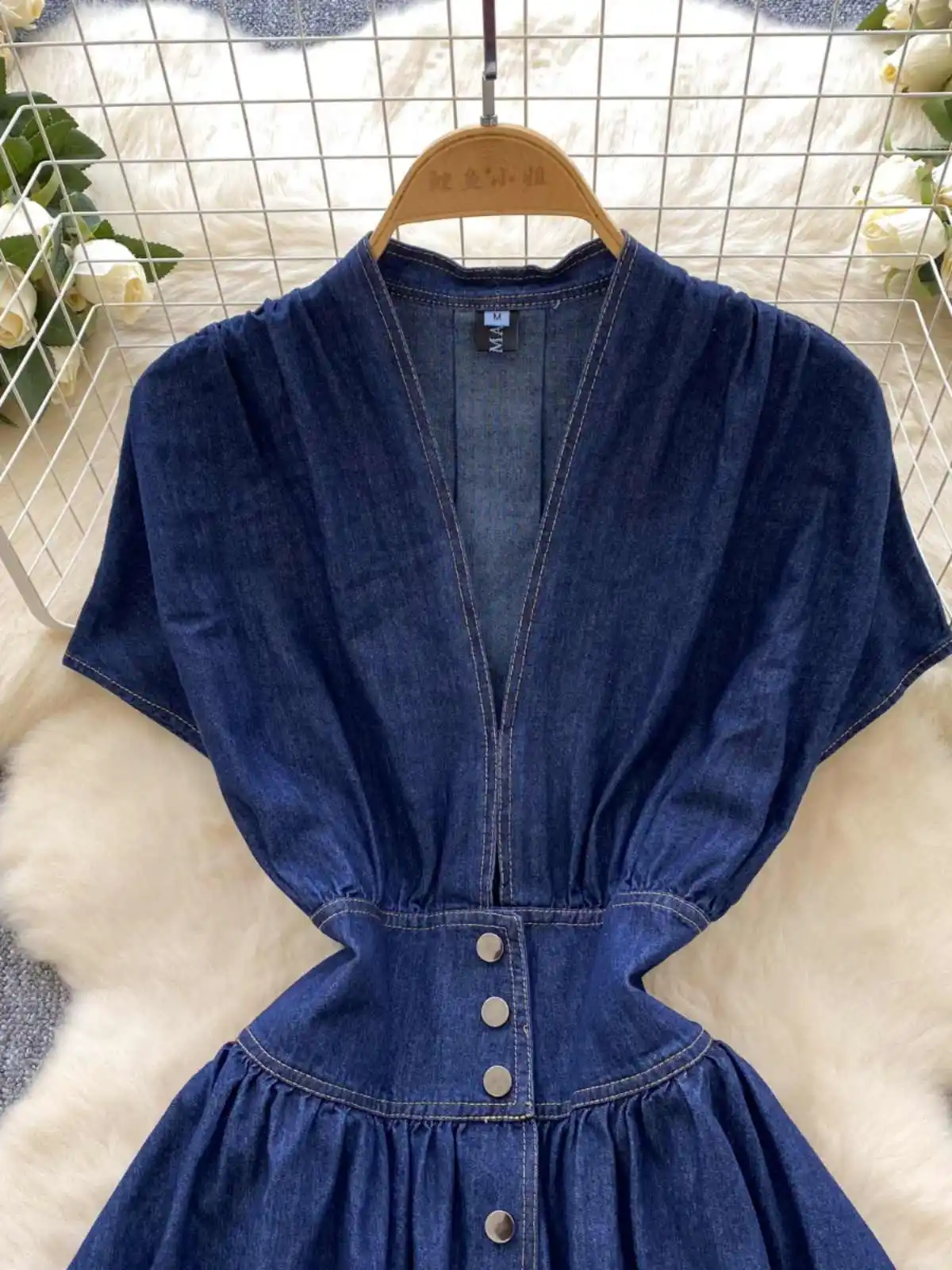 

Women Deep V-neck Denim Dress Blue Single Breasted Short Sleeved Summer Dresses A-line Pleated Female Elegant Sexy Jeans dress