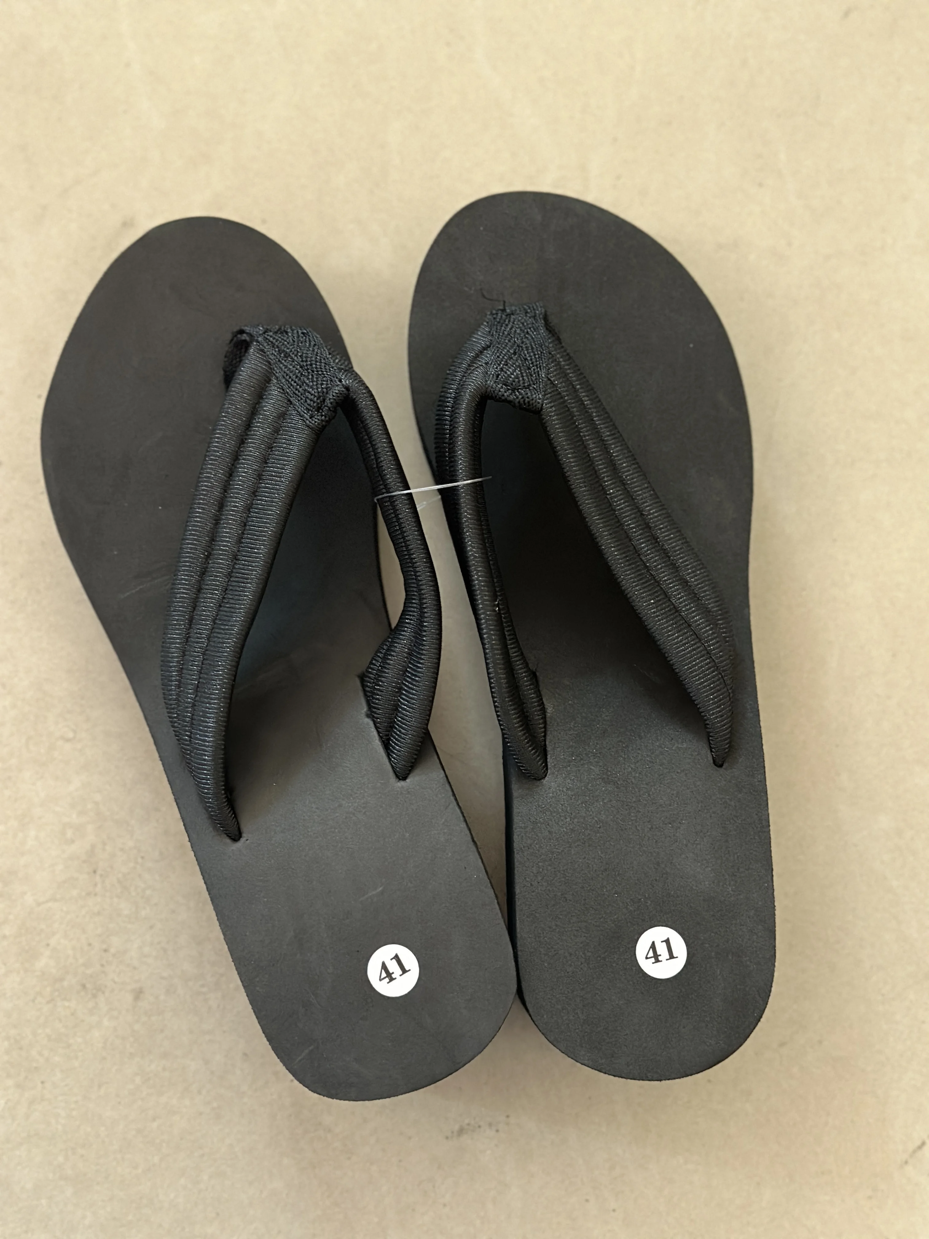 Damen Flip-Flops mit dicken Sohlen, Sommerschuhe, leichte Mädchen-Hausschuhe für den Innenbereich, Strandpantoffeln, schwarze Damen-Sandalen im Street-Fashion-Stil – Detail 4