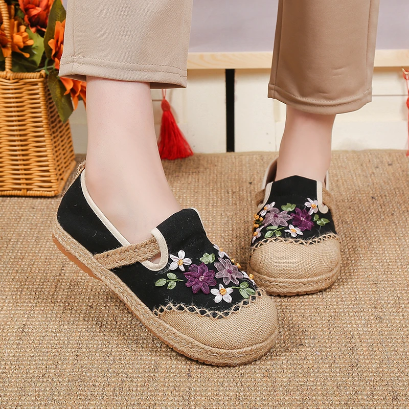 New Embroidery Flowers Flats for Women 2024 Autumn Comfortable Canvas Casuals Shoes Woman Chinese Style Espadrille Shoes Female