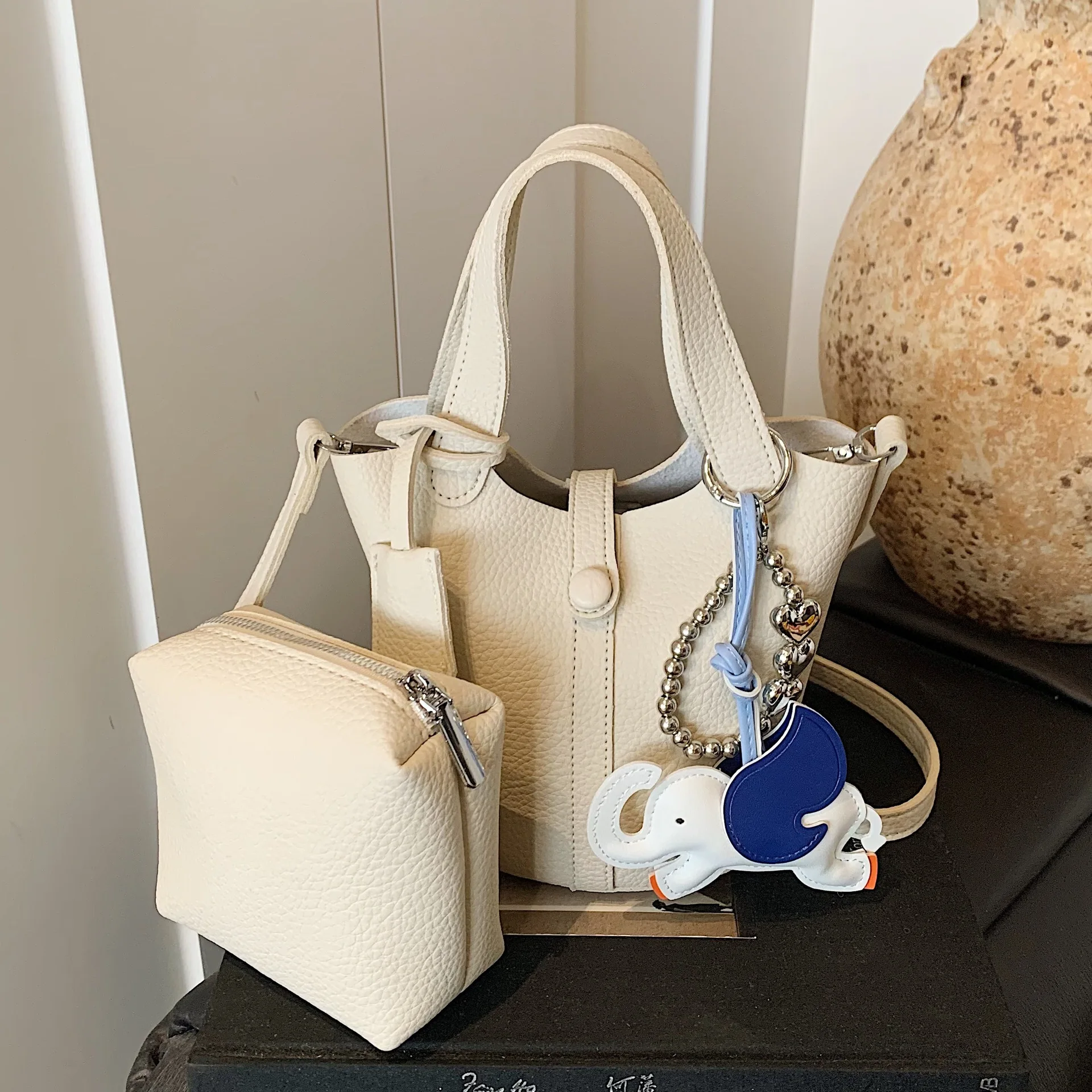 

Женская сумка большой вместимости, весна/лето 2025 года, новый стиль, модная повседневная сумка-мессенджер, простая сумка-ведро 2 в 1 ГОРЯЧАЯ