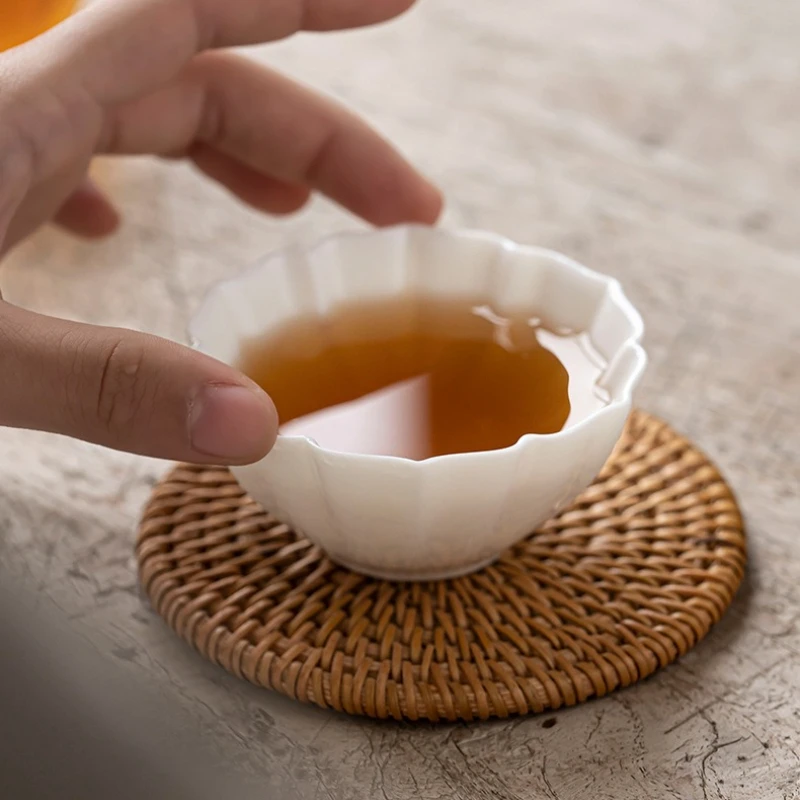 Weiße Porzellan-Blütenblatt-Teetasse im chinesischen Stil, minimalistische Glas-Teetasse, Büro-Kaffeetasse, persönliches Gongfu-Teeset, Geschenkidee