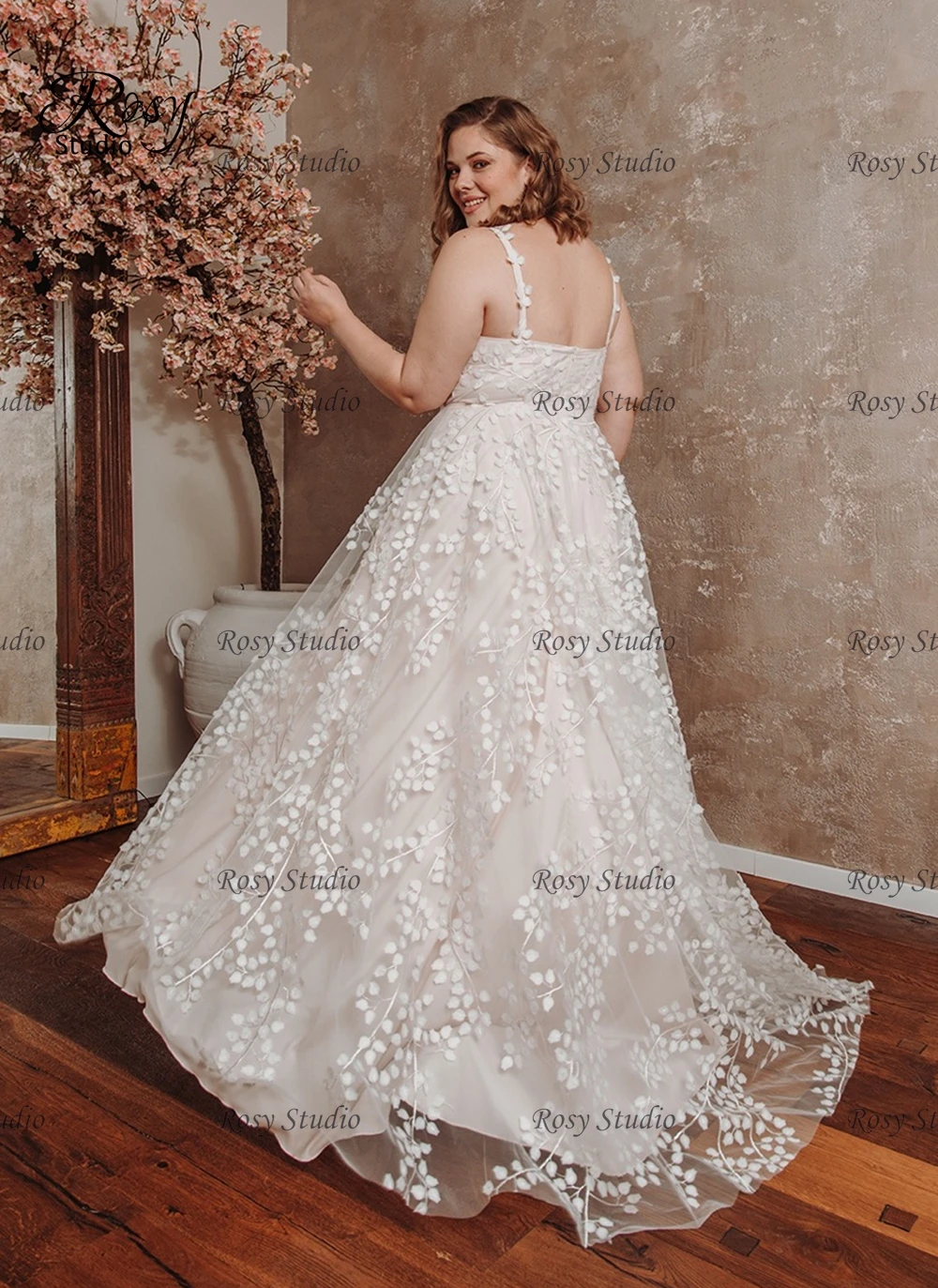 Gorgeous Plus Size Wedding Dresses Lace A-line Bridal Gown Spaghetti Straps Front Slit Bride Dress Customized Robe de Mariee