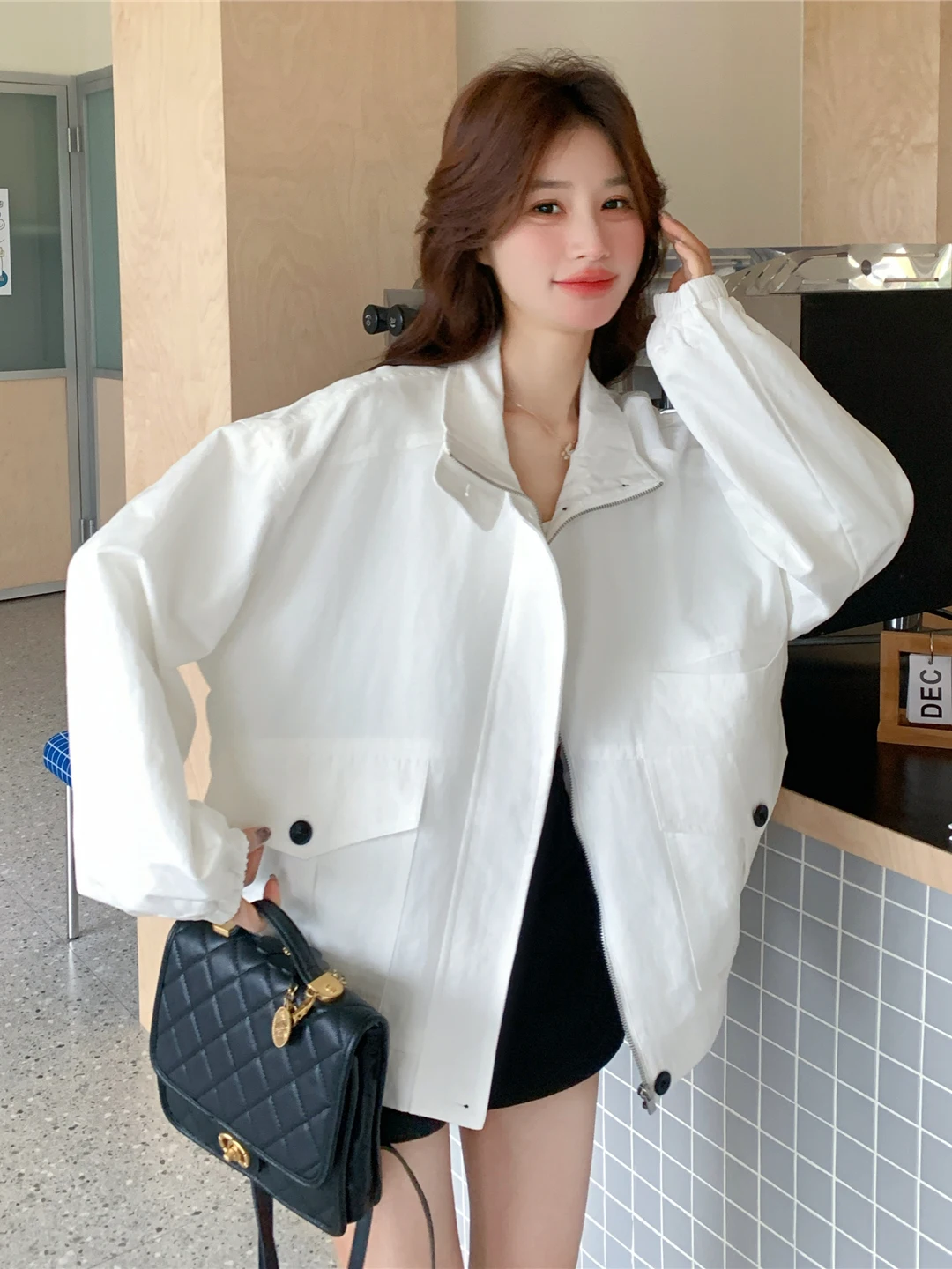 

Белая повседневная свободная куртка-жакет с воротником-стойкой для женщин, весна 2026, новый стиль, комфортная, элегантная, стройнящая модель