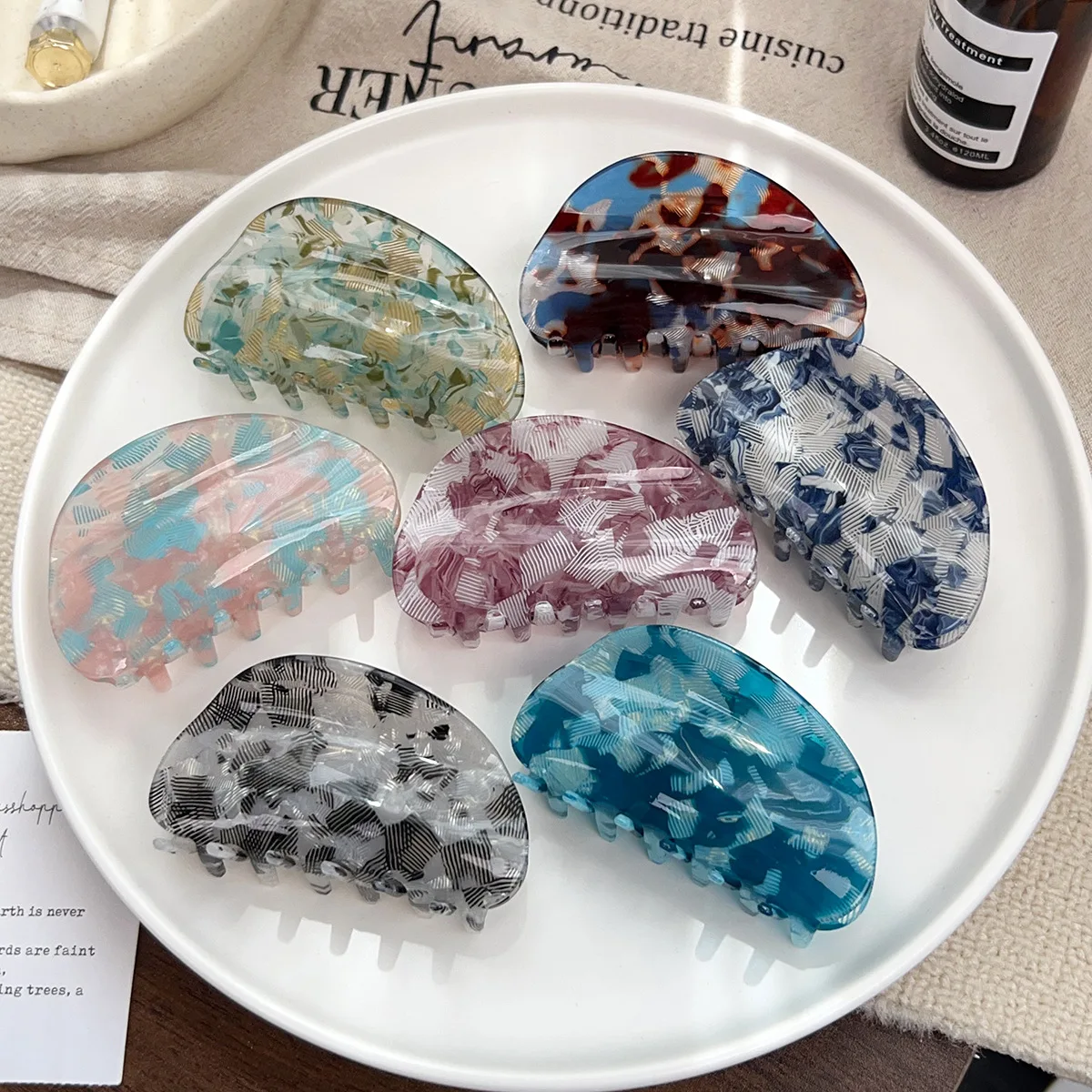 Clip floreale retrò imitazione acetato conchiglia semicircolare Clip di squalo Temperamento elegante Copricapo per panino sul retro della testa per le donne