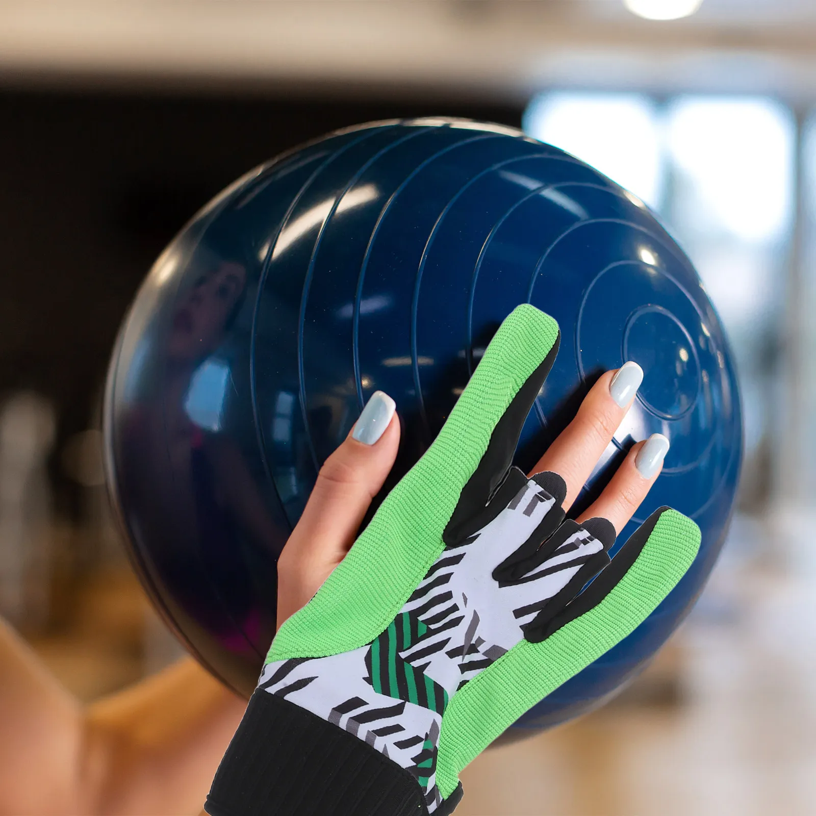 

1 Pair Bowling Gloves Silicone Professional Anti-Slip Breathable Sports Gloves Green Size L Wrist Support Adjustable Tightness