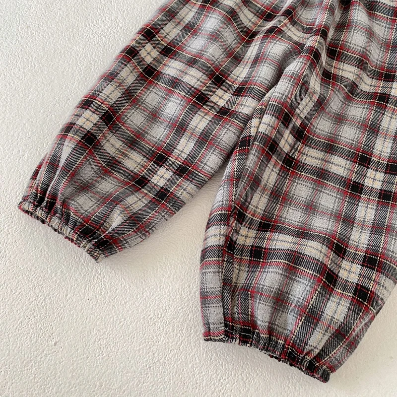 New autumn baby clothing, 0-3 year old girls plaid fashion versatile shoulder strap pants