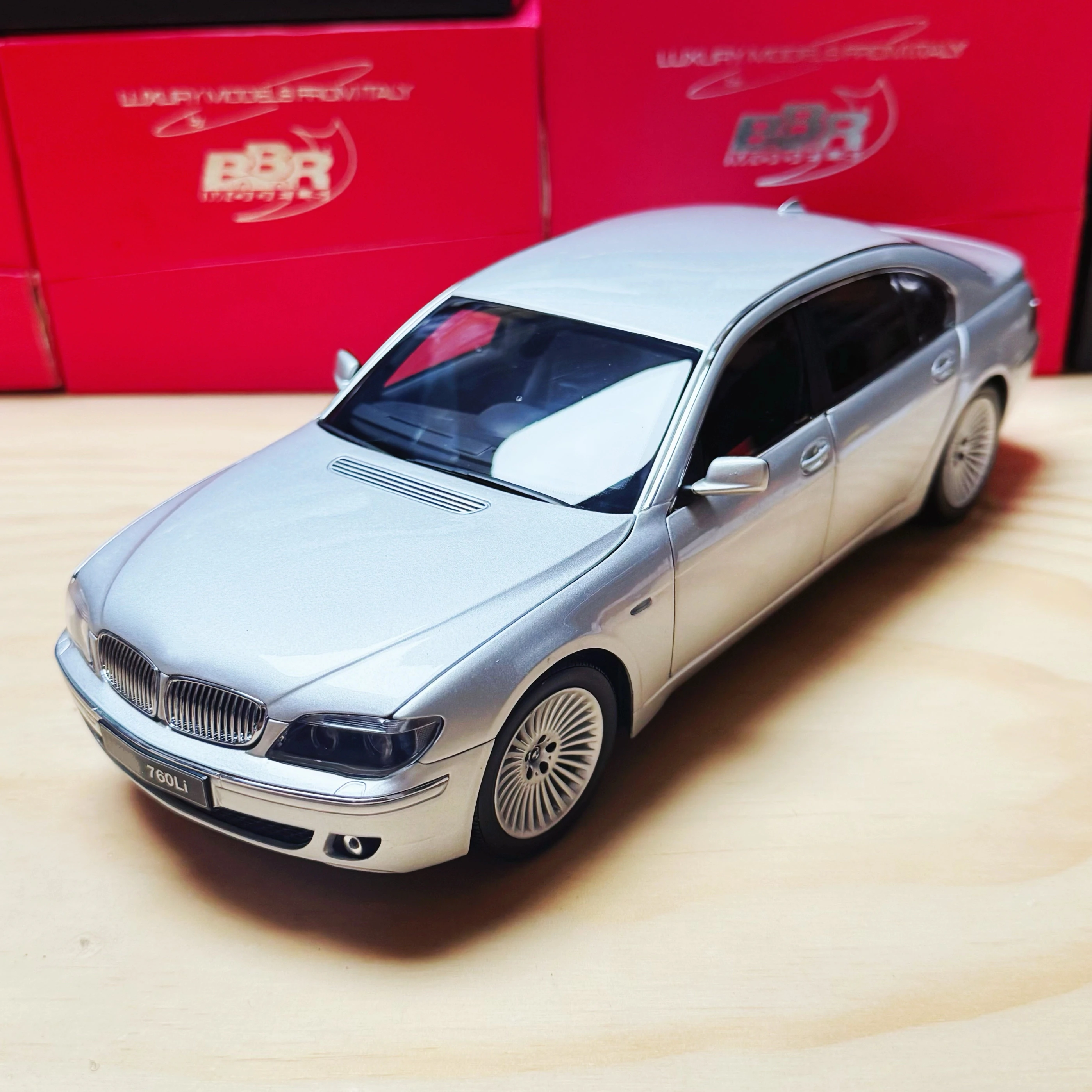 

Kyosho 1:18 760li E66 Silver Simulation Limited Edition All Open Alloy Metal Static Car Model Toy Gift