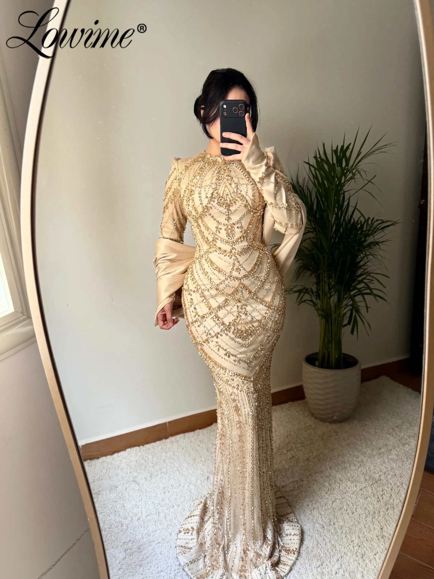 

2026 Elegant Golden Champagne Evening Gown Long Sleeves Mermaid Party Dress Crystals Beaded Arabic Dubai Wedding Guest Dresses