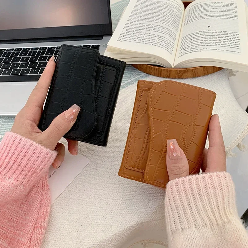 المرأة محافظ قصيرة الأزياء المحفظة محفظة نسائية للعملات المعدنية حامل البطاقة محفظة السيدات محفظة صغيرة الإناث غلق بمشبك مخلب فتاة أكياس بطاقة المال