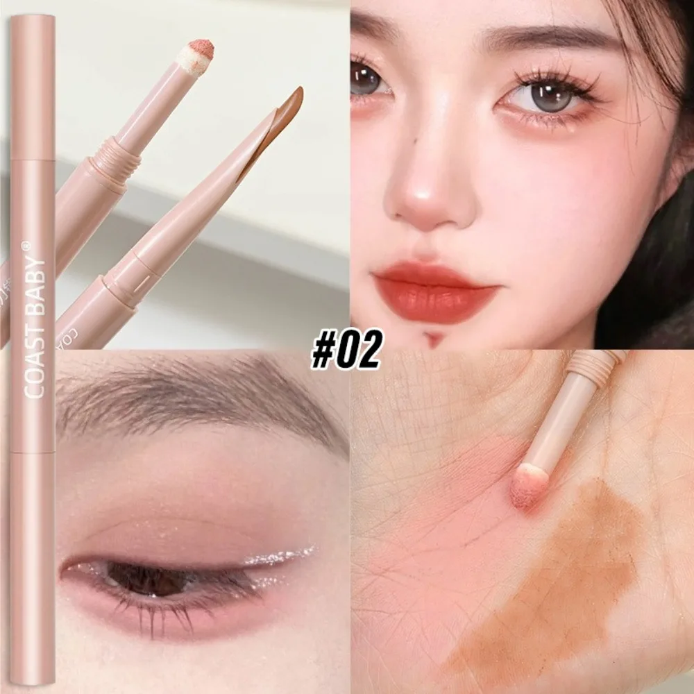 قلم تحديد العيون المقاوم للماء ذو نهاية مزدوجة كريمي ناعم طويل الأمد قلم تحديد العيون منير العين مع فرشاة قلم ظلال العيون