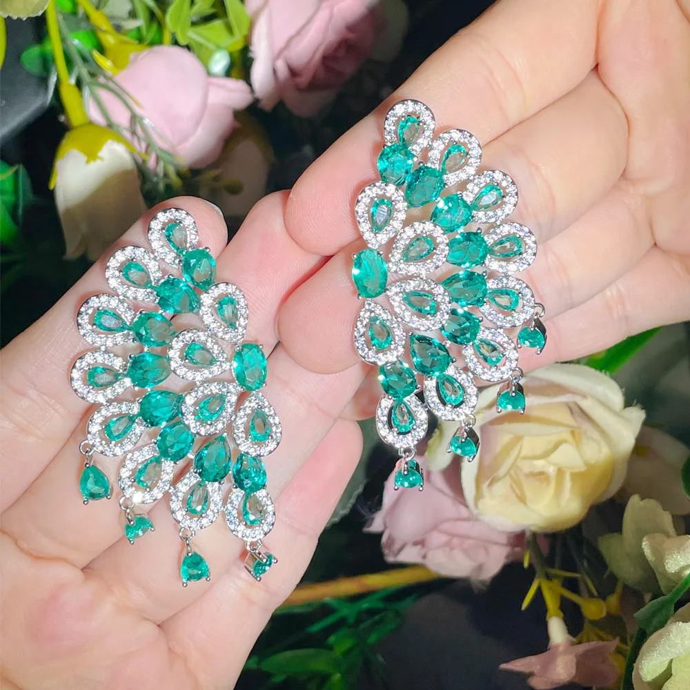 CWWZircons Luxuriöser, klobiger Pfauenfeder-Ohrring mit grünen Zirkonia-Steinen und großen Fransen für Damen, geeignet für Hochzeiten und Partys, Schmuck im Großhandel E0750 – Detail 2