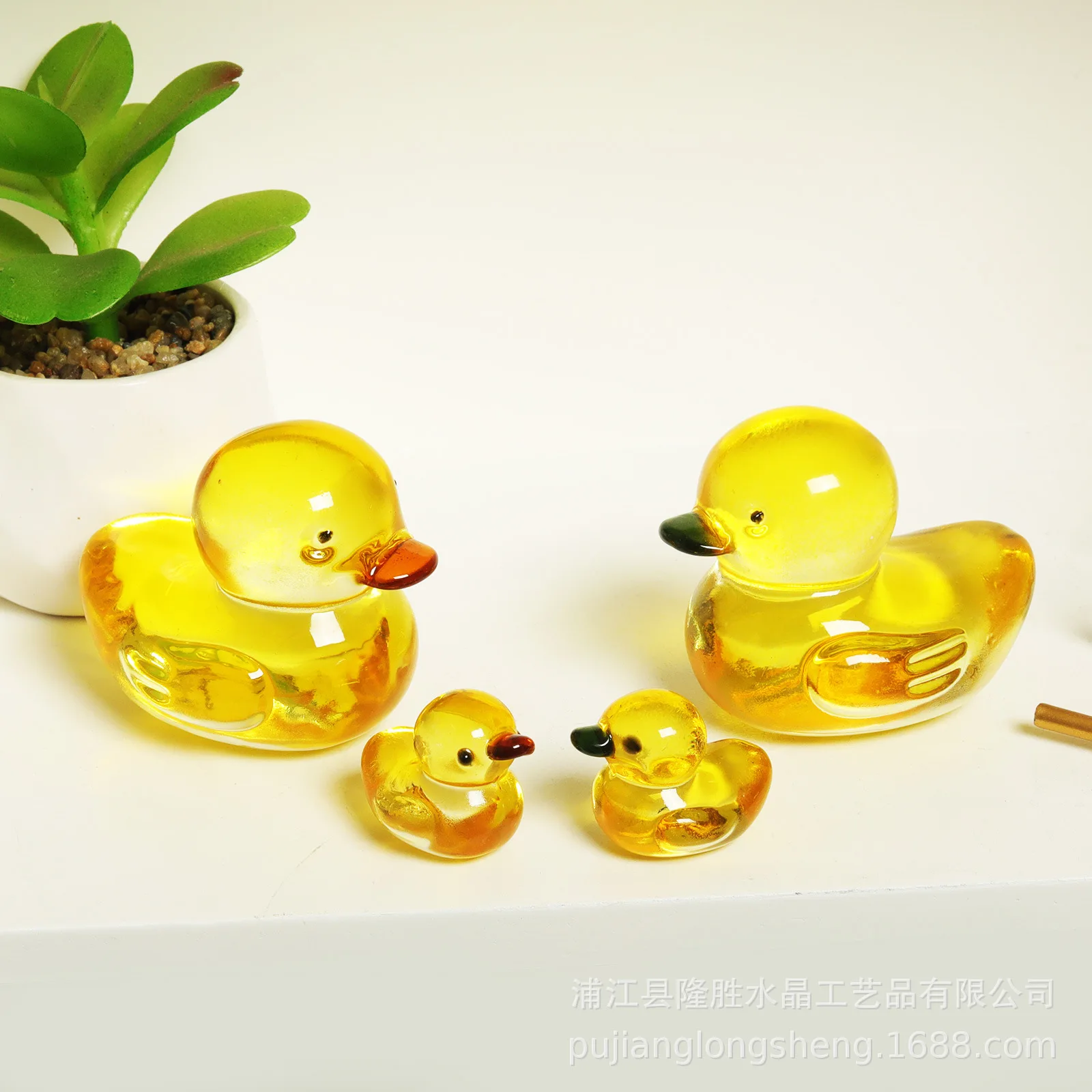 

Cartoon Cute Glass Yellow Duck Mother Duckling Duck Playing For Children's Bedroom Decoration Animal Crystal Duck Craft Ornament